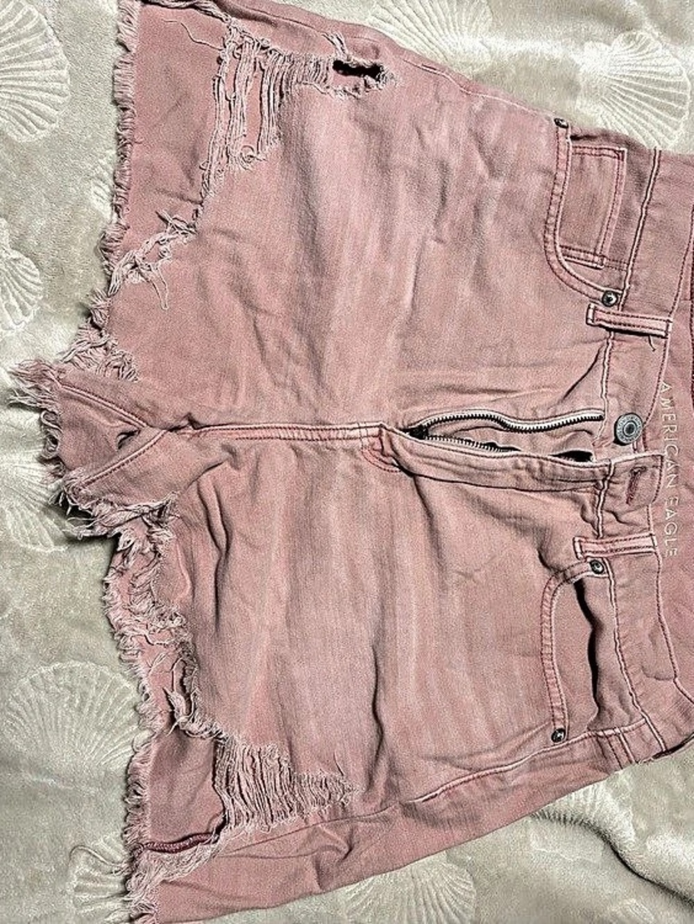 American Eagle Frayed Jean Shorts in Pink Size 8